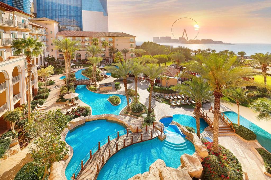 The Ritz-Carlton, Dubai Marina: A Jewel of Elegance