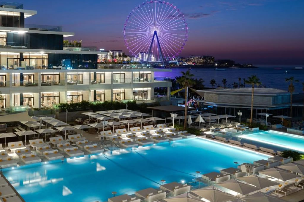 FIVE LUXE